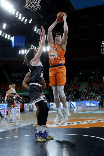 足球比赛中 足球比赛中