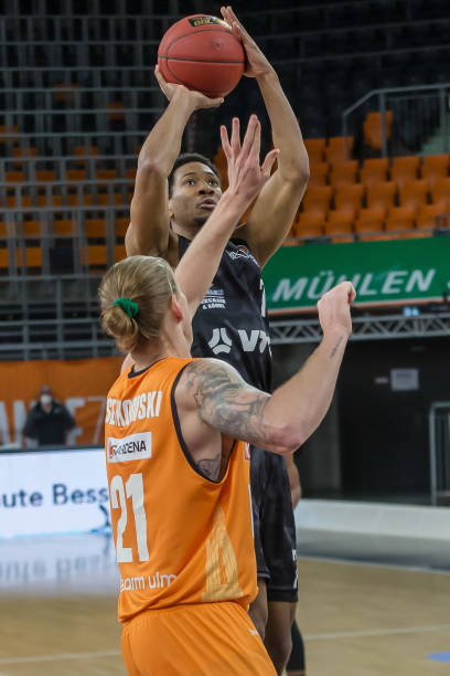 做出偏颇的 做出偏颇的